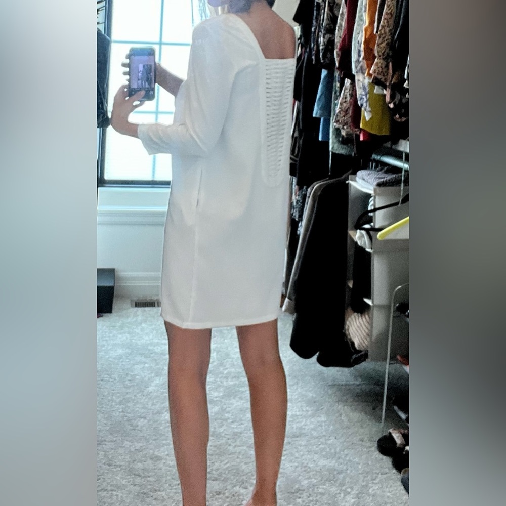 White 3/4 sleeves dress with embellished back